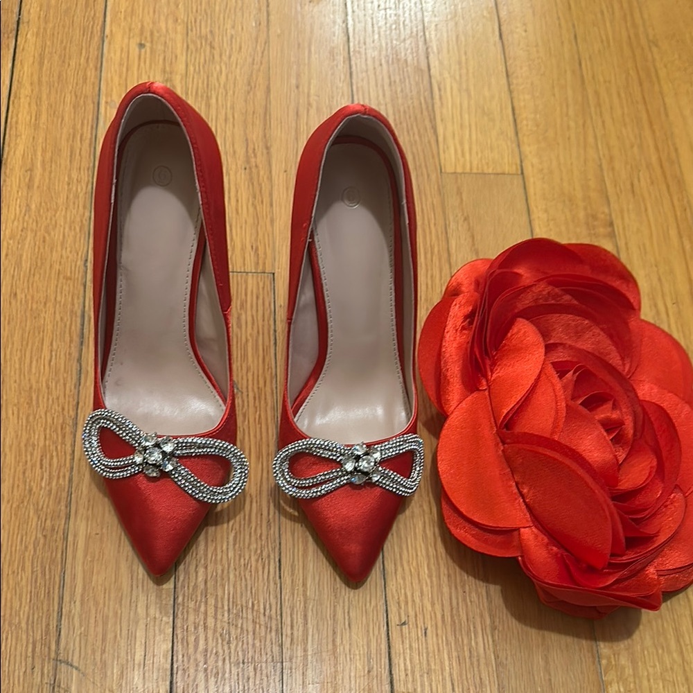 Red Satin Heels with Rhinestone Bow Size 6 and Red Rose Purse - Picture 2 of 9